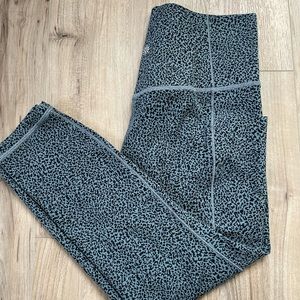 Athleta Salutation Stash II Tight with pockets